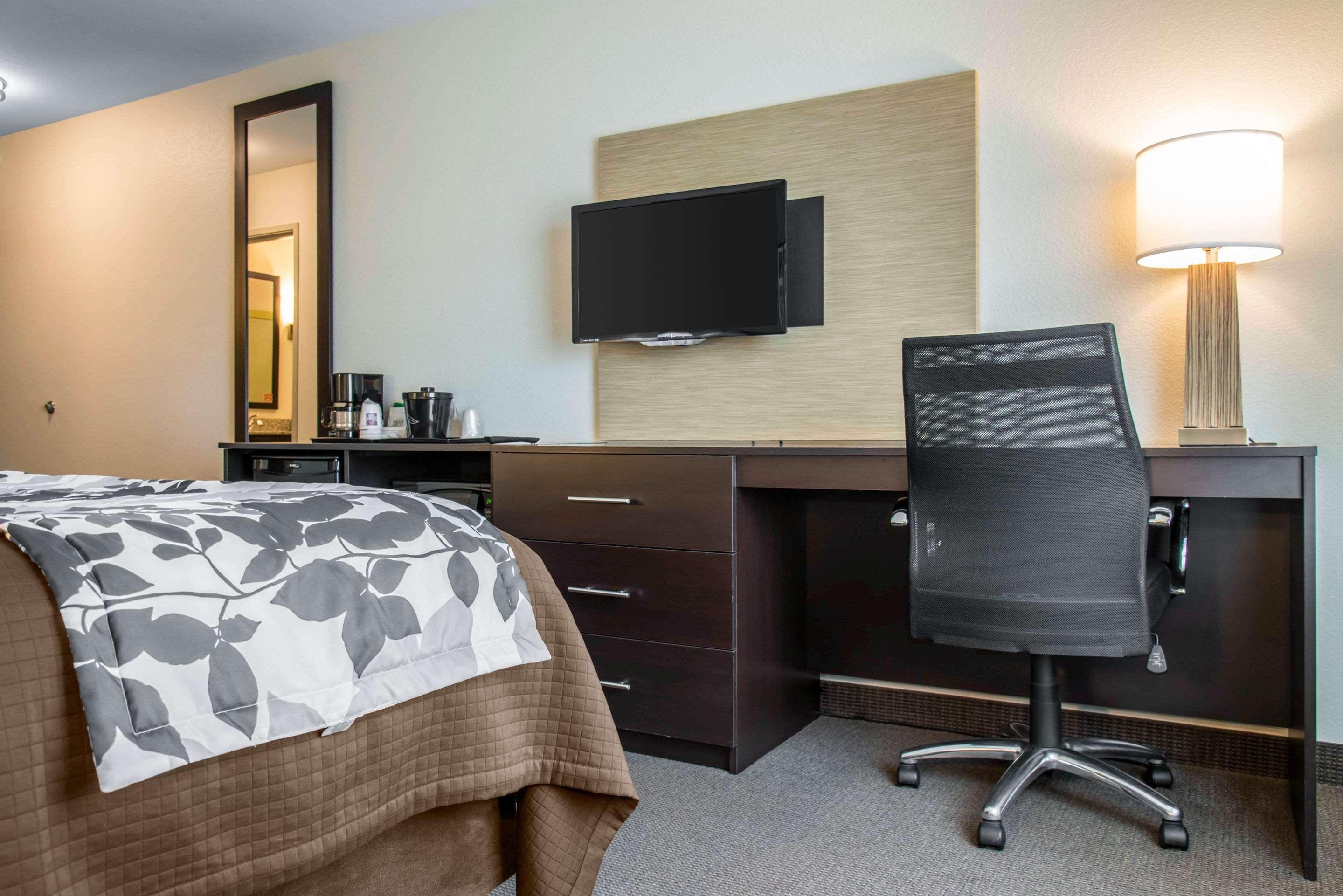 Sleep Inn & Suites Marshall - University Area Экстерьер фото