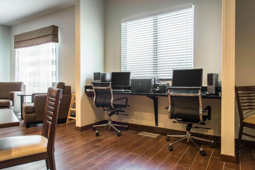 Sleep Inn & Suites Marshall - University Area Экстерьер фото