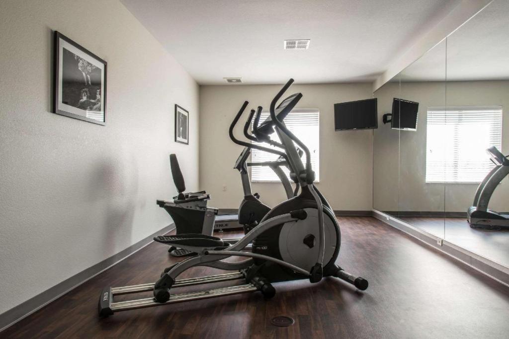 Sleep Inn & Suites Marshall - University Area Экстерьер фото